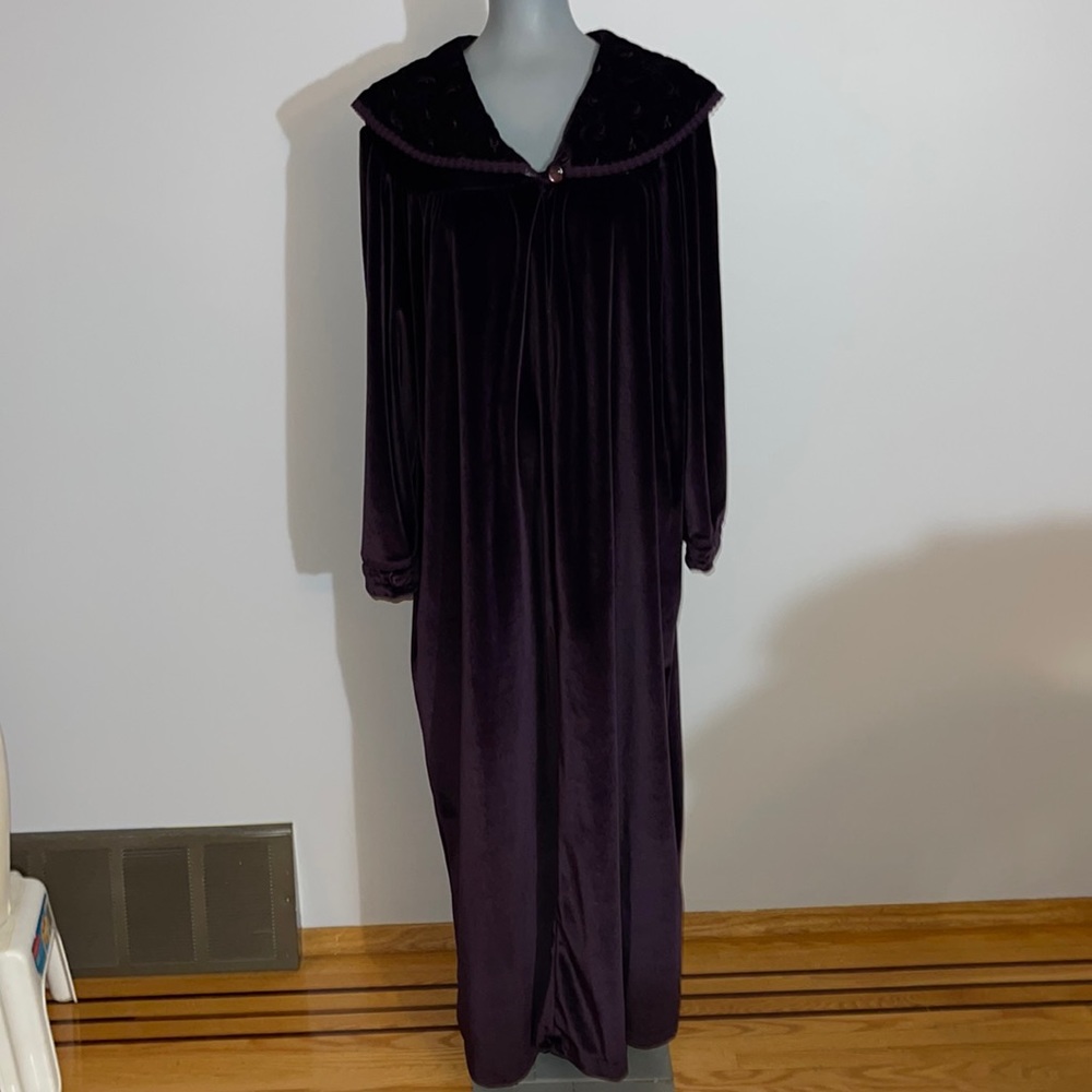Stunning Vintage Vanity Fair Velour Purple Velvet Embroidered Night Gown
